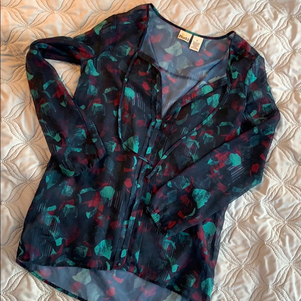 Long sleeve top.